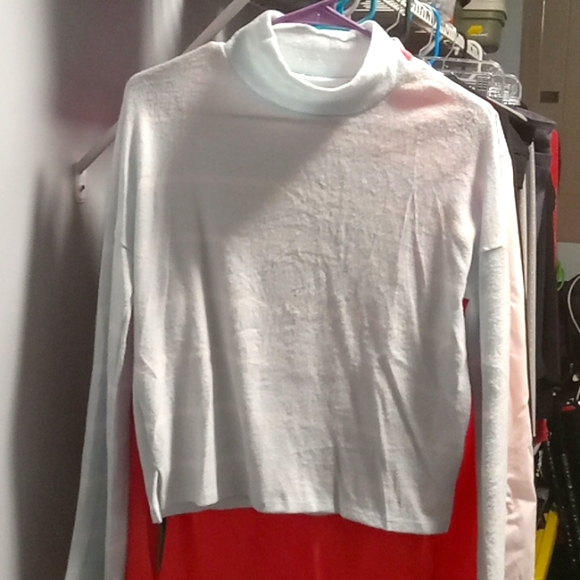 Cropped baby blue sweater - Picture 1 of 3